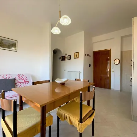 Apartment Holidaycasa Ida Confortevole Bilocale