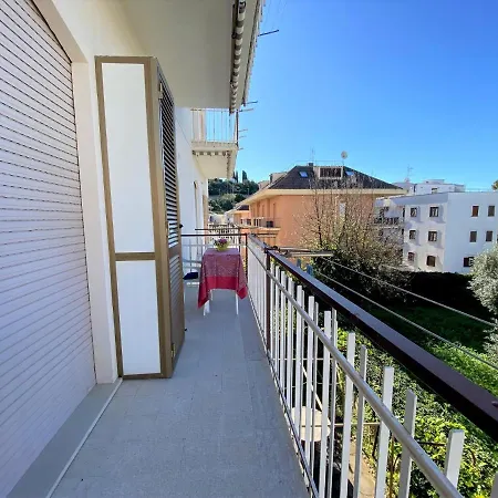 Apartment Holidaycasa Ida Confortevole Bilocale
