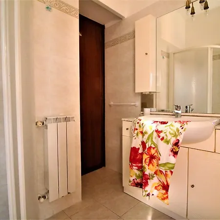 Apartment Holidaycasa Ida Confortevole Bilocale