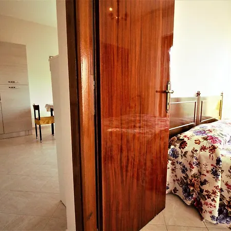 Apartment Holidaycasa Ida Confortevole Bilocale